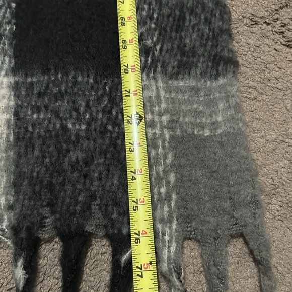 NWT jack & missy Oversized Scarf/Wrap-Plaid in Gray/Black-Twisted Fringe Detail - Picture 15 of 15